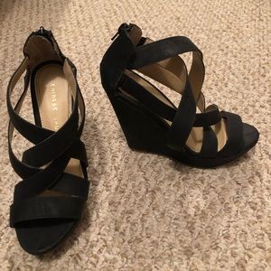 Chinese Laundry black wedges